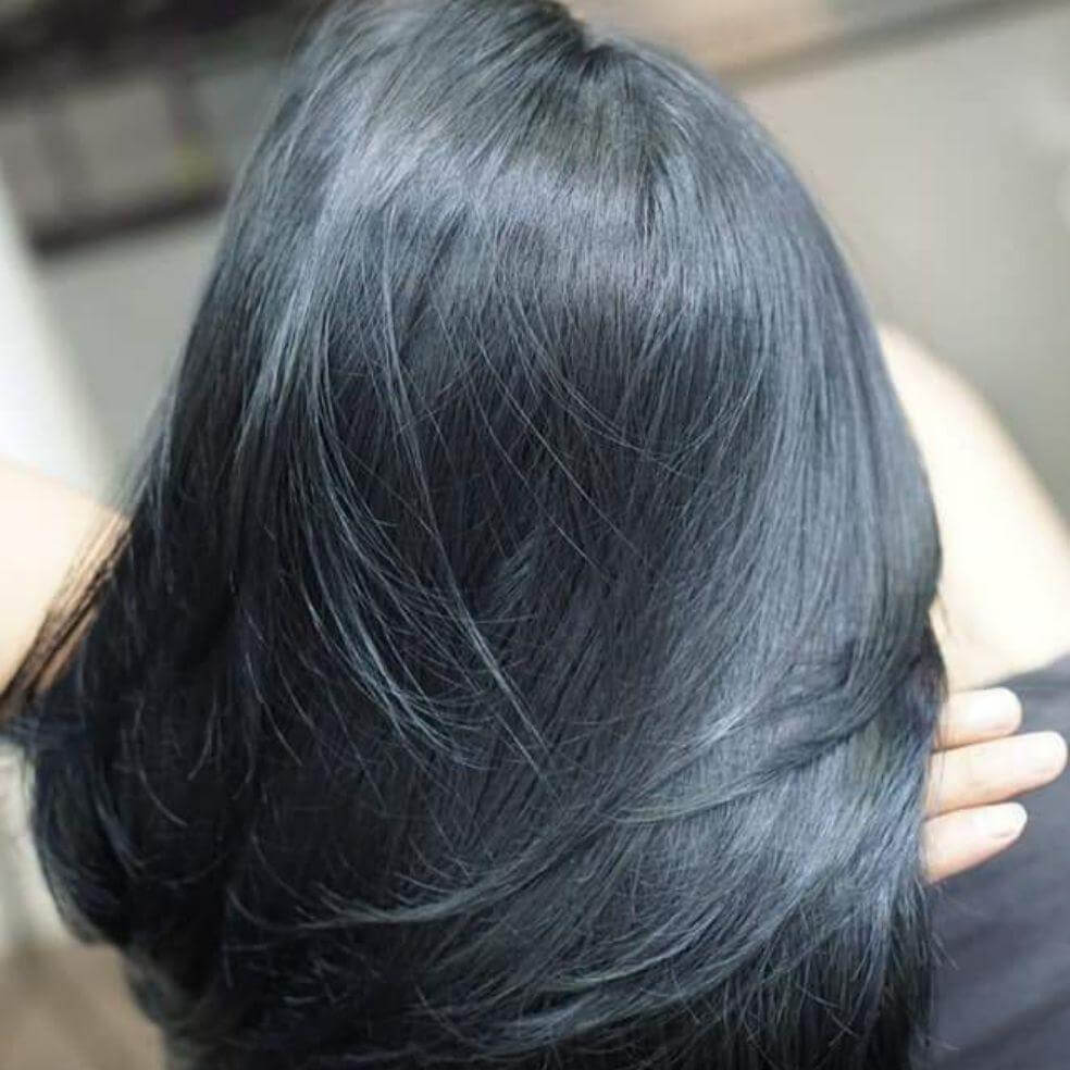 Tóc màu xanh dương trầm