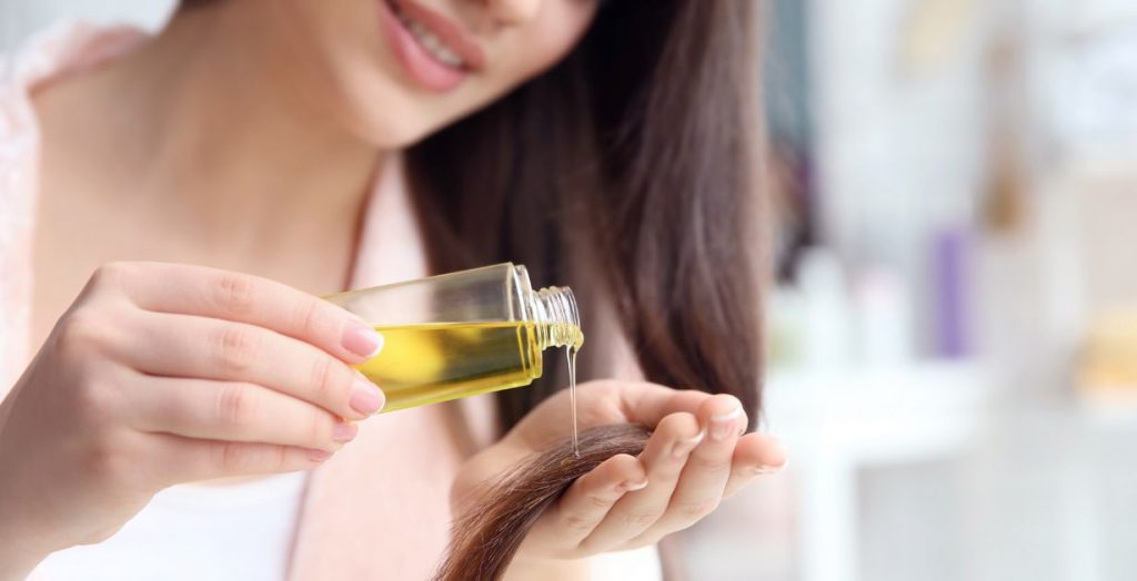 Thói quen giúp tóc khỏe mạnh, sạch lâu trong mùa ẩm