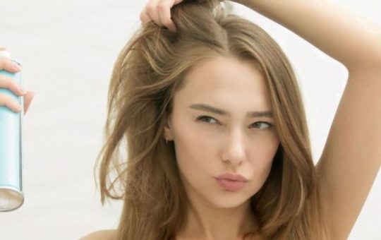 Dùng dầu gội khô giúp cứu cánh tức thì